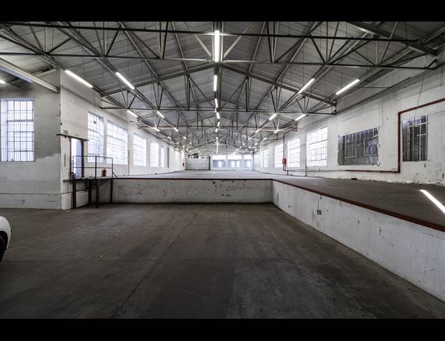 2,000M² WAREHOUSE FOR SALE IN VILLAGE MAIN